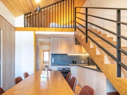 Camping Pas Cher vous présente avec son site Officiel campingpascher.fr, la Résidence Le Beauregard - Vacancéole classé 3 étoiles, située sur la commune de Doucy dans le département Savoie (Rhône Alpes) en France. La résidence Le Beauregard - Vacancéole, vous présente un hébergement de type appartement de 65 m² et télévision. La résidence Le Beauregard - Vacancéole vous proposeun séjour PAS CHER avec une REMISEdu dimanche 21 juin au dimanche 28 juin 2026, en promotion à -33% pour 7 nuits à 823,20 € au lieu de 1239,76 € soit une Économie de 416,56 €. Cette location propose 65 dates différentes pour réserver votre séjour. Découvrez également les 7 autres gammes d'hébergements de la résidence. Les Avis clients pour la Résidence Le Beauregard - Vacancéole sont excellents avec une note moyenne de 8 sur 10. Piscine extérieure, Centre équestre, Cyclisme, Randonnée,... En savoir plus : cliquez-ICI.