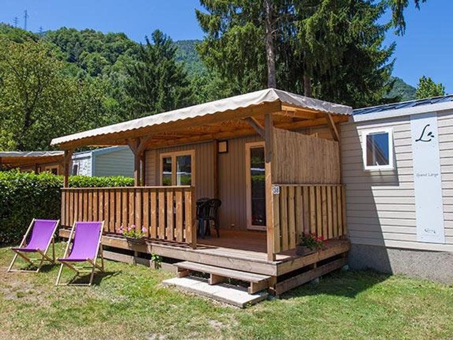 Camping Pas Cher vous présente avec son site Officiel campingpascher.fr, le Camping Des Neiges classé 3 étoiles, situé sur la commune de Grand-aigueblanche dans le département Savoie (Rhône Alpes) en France. Le camping Des Neiges vous propose un hébergement de type mobil-home de 30 m² pour 7 personnes avec climatisation (télévision). L'établissement vous propose 3 autres types d'hébergements. Découvrez tous nos séjours à petits prix dans la commune et aux alentours de Grand-aigueblanche du département : Savoie (Rhône Alpes). Les Avis clients pour le Camping Des Neiges sont de 7 sur 10. Aire de jeux enfants, Canoë-kayak, Court de tennis, Pétanque, Randonnée, Dépôt de pain,... En savoir plus : cliquez-ICI.