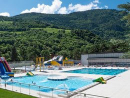 Camping Pas Cher vous présente avec son site Officiel campingpascher.fr, le Camping Des Neiges classé 3 étoiles, situé sur la commune de Grand-aigueblanche dans le département Savoie (Rhône Alpes) en France. Le camping Des Neiges vous propose un hébergement de type chalet de 35 m² pour 2 personnes (télévision). L'établissement vous propose 4 autres types d'hébergements. Découvrez tous nos séjours à petits prix dans la commune et aux alentours de Grand-aigueblanche du département : Savoie (Rhône Alpes). Les Avis clients pour le Camping Des Neiges sont de 7 sur 10. Aire de jeux enfants, Canoë-kayak, Court de tennis, Pétanque, Randonnée, Dépôt de pain,... En savoir plus : cliquez-ICI.