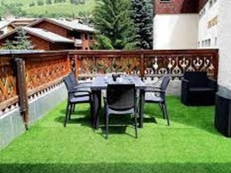 Camping Pas Cher vous présente avec son site Officiel campingpascher.fr, la Résidence L'Edelweiss - Vacancéole classé 3 étoiles, située sur la commune de Les 2 Alpes dans le département Isère (Rhône Alpes) en France. La résidence L'Edelweiss - Vacancéole, vous présente un hébergement de type appartement de 45 m² pour 2 personnes et télévision. La résidence L'Edelweiss - Vacancéole vous proposeun séjour PAS CHER avec une REMISEdu sam. 13 juin au sam. 20 juin 2026, en promotion à -33% pour 7 nuits à 552 € au lieu de 831,33 € soit une Économie de 279,33 €. Cette location propose 44 dates différentes pour réserver votre séjour. Découvrez également les 4 autres gammes d'hébergements de la résidence. Aire de jeux enfants, Cyclisme, Pétanque, Randonnée,... En savoir plus : cliquez-ICI.