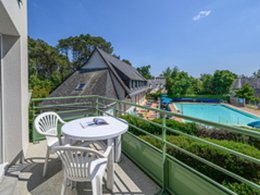 Camping Pas Cher vous présente avec son site Officiel campingpascher.fr, la Résidence Ker Goh Lenn - Vacancéole classé 3 étoiles, située sur la commune de Plescop dans le département Morbihan (Bretagne) en France. La résidence Ker Goh Lenn - Vacancéole, vous présente un hébergement de type studio de 20 m² pour 2 personnes et télévision. La résidence Ker Goh Lenn - Vacancéole vous proposeun séjour PAS CHER avec une REMISEdu sam. 26 septembre au sam. 03 octobre 2026, en promotion à -33% pour 7 nuits à 215,20 € au lieu de 324,1 € soit une Économie de 108,90 €. Cette location propose 262 dates différentes pour réserver votre séjour. Découvrez également les 7 autres gammes d'hébergements de la résidence. Les Avis clients pour la Résidence Ker Goh Lenn - Vacancéole sont de 7 sur 10. Piscine chauffée, Piscine extérieure, Club enfants, Canoë-kayak, Golf, Paddle, Plongée, Salle de fitness, Voile,... En savoir plus : cliquez-ICI.