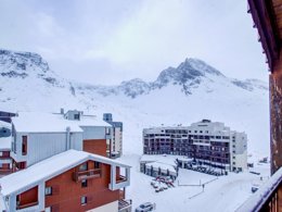 Camping Pas Cher vous présente avec son site Officiel campingpascher.fr, la Résidence Le Borsat IV, située sur la commune de Tignes dans le département Savoie (Rhône-alpes) en France. La résidence Le Borsat IV vous propose un hébergement de type studio de 23 m² pour 4 personnes (télévision). L'établissement vous propose 8 autres types d'hébergements. Découvrez tous nos séjours à petits prix dans la commune et aux alentours de Tignes du département : Savoie (Rhône-alpes). Piscine extérieure, Canoë-kayak, Cyclisme, Golf, Paddle, Piscine, Terrain de basketball, Terrain de volley-ball, Tir à l’arc, Restaurant,... En savoir plus : cliquez-ICI.