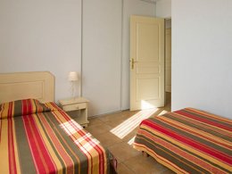 Camping Pas Cher vous présente avec son site Officiel campingpascher.fr, la Résidence Vacancéole Port Minervois / Les Hauts Du Lac, située sur la commune de Homps dans le département Aude (Languedoc Roussillon) en France. La résidence Vacancéole Port Minervois / Les Hauts Du Lac, vous présente un hébergement de type maison de 73 m² et télévision. La résidence Vacancéole Port Minervois / Les Hauts Du Lac vous proposeun séjour PAS CHER avec une REMISEdu sam. 26 septembre au sam. 03 octobre 2026, en promotion à -33% pour 7 nuits à 351,20 € au lieu de 528,92 € soit une Économie de 177,72 €. Cette location propose 151 dates différentes pour réserver votre séjour. Découvrez également les 5 autres gammes d'hébergements de la résidence. Les Avis clients pour la Résidence Vacancéole Port Minervois / Les Hauts Du Lac sont excellents avec une note moyenne de 8 sur 10. Lac, Piscine extérieure, Aire de jeux enfants, Canoë-kayak, Court de tennis, Cyclisme, Ping-pong, Planche à voile, Pédalo, Pétanque, Randonnée, Salle de fitness, Terrain de beach-volley, Terrain multisports,... En savoir plus : cliquez-ICI.