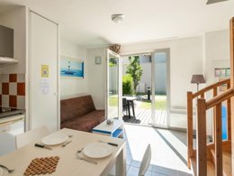 Camping Pas Cher vous présente avec son site Officiel campingpascher.fr, la Résidence Le Domaine De La Corniche - Vacancéole classé 3 étoiles, située sur la commune de Auberville dans le département Calvados (Basse Normandie) en France. La résidence Le Domaine De La Corniche - Vacancéole, vous présente un hébergement de type maison de 30 m² et télévision. La résidence Le Domaine De La Corniche - Vacancéole vous proposeun séjour PAS CHER avec une REMISEdu sam. 16 mai au sam. 23 mai 2026, en promotion à -33% pour 7 nuits à 292,80 € au lieu de 440,96 € soit une Économie de 148,16 €. Cette location propose 217 dates différentes pour réserver votre séjour. Découvrez également les 5 autres gammes d'hébergements de la résidence. Les Avis clients pour la Résidence Le Domaine De La Corniche - Vacancéole sont excellents avec une note moyenne de 8 sur 10. Piscine extérieure, Centre équestre, Golf, Randonnée, Terrain multisports, Dépôt de pain,... En savoir plus : cliquez-ICI.