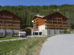 Camping Pas Cher vous présente avec son site Officiel campingpascher.fr, la Résidence Les Chalets Du Verdon classé 3 étoiles, située sur la commune de Allos dans le département Alpes-de-haute-provence (Provence-alpes-côte D'azur) en France. La résidence Les Chalets Du Verdon vous propose un hébergement de type appartement de 35 m² pour 2 personnes (télévision). L'établissement vous propose 11 autres types d'hébergements. Découvrez tous nos séjours à petits prix dans la commune et aux alentours de Allos du département : Alpes-de-haute-provence (Provence-alpes-côte D'azur). Les Avis clients pour la Résidence Les Chalets Du Verdon sont excellents avec une note moyenne de 9 sur 10. Piscine chauffée, Piscine couverte, Centre équestre, Cyclisme, Randonnée, Dépôt de pain, Supermarché,... En savoir plus : cliquez-ICI.