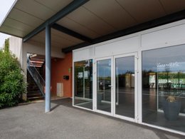 Camping Pas Cher vous présente avec son site Officiel campingpascher.fr, la Résidence Le Domaine Du Green - Vacancéole classé 3 étoiles, située sur la commune de Rivières dans le département Tarn (Midi Pyrénées) en France. La résidence Le Domaine Du Green - Vacancéole, vous présente un hébergement de type appartement de 33 m² pour 4 personnes avec climatisation et télévision. La résidence Le Domaine Du Green - Vacancéole vous propose du sam. 19 septembre au sam. 26 septembre 2026, en promotion à -29% pour 7 nuits à 262,65 € au lieu de 372,29 € soit une Économie de 109,64 €. Cette location propose 160 dates différentes pour réserver votre séjour. Découvrez également les 3 autres gammes d'hébergements de la résidence. Les Avis clients pour la Résidence Le Domaine Du Green - Vacancéole sont excellents avec une note moyenne de 8 sur 10. Piscine extérieure, Canoë-kayak, Golf, Ping-pong,... En savoir plus : cliquez-ICI.