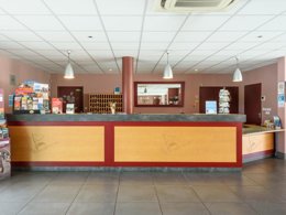 Camping Pas Cher vous présente avec son site Officiel campingpascher.fr, la Résidence Le Domaine Du Green - Vacancéole classé 3 étoiles, située sur la commune de Rivières dans le département Tarn (Midi Pyrénées) en France. La résidence Le Domaine Du Green - Vacancéole, vous présente un hébergement de type appartement de 48 m² avec climatisation et télévision. La résidence Le Domaine Du Green - Vacancéole vous propose du sam. 19 septembre au sam. 26 septembre 2026, en promotion à -29% pour 7 nuits à 295,80 € au lieu de 419,28 € soit une Économie de 123,48 €. Cette location propose 160 dates différentes pour réserver votre séjour. Découvrez également les 3 autres gammes d'hébergements de la résidence. Les Avis clients pour la Résidence Le Domaine Du Green - Vacancéole sont excellents avec une note moyenne de 8 sur 10. Piscine extérieure, Canoë-kayak, Golf, Ping-pong,... En savoir plus : cliquez-ICI.