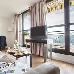 Camping Pas Cher vous présente avec son site Officiel campingpascher.fr, la Résidence Appart'hôtel Odalys City Les Floridianes classé 4 étoiles, située sur la commune de Aix En Provence dans le département Bouches-du-rhône (Provence-alpes-côte D'azur) en France. La résidence Appart'hôtel Odalys City Les Floridianes, vous présente un hébergement de type studio de 23 m² et télévision. La résidence Appart'hôtel Odalys City Les Floridianes vous propose du sam. 20 décembre au sam. 27 décembre 2025, en promotion à -19% pour 7 nuits à 509,60 € au lieu de 637,0 € soit une Économie de 127,40 €. Cette location propose 3 dates différentes pour réserver votre séjour. Découvrez également les 3 autres gammes d'hébergements de la résidence. Les Avis clients pour la Résidence Appart'hôtel Odalys City Les Floridianes sont excellents avec une note moyenne de 9 sur 10. Piscine chauffée, Piscine extérieure, Court de tennis, Golf, Buffet, Supermarché,... En savoir plus : cliquez-ICI.