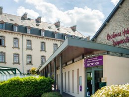 Camping Pas Cher vous présente avec son site Officiel campingpascher.fr, la Résidence Residence Duguesclin - Vacancéole classé 3 étoiles, située sur la commune de Dinan dans le département Côtes-d'armor (Bretagne) en France. La résidence Residence Duguesclin - Vacancéole, vous présente un hébergement de type studio de 20 m² et télévision. La résidence Residence Duguesclin - Vacancéole vous propose du sam. 26 septembre au sam. 03 octobre 2026, en promotion à -29% pour 7 nuits à 312,80 € au lieu de 443,37 € soit une Économie de 130,57 €. Cette location propose 181 dates différentes pour réserver votre séjour. Découvrez également les 5 autres gammes d'hébergements de la résidence. Les Avis clients pour la Résidence Residence Duguesclin - Vacancéole sont excellents avec une note moyenne de 8 sur 10. Piscine chauffée, Piscine extérieure, Cyclisme, Golf, Randonnée,... En savoir plus : cliquez-ICI.