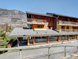 Camping Pas Cher vous présente avec son site Officiel campingpascher.fr, la Résidence Grand Massif classé 3 étoiles, située sur la commune de Morillon dans le département Haute-savoie (Rhône Alpes) en France. La résidence Grand Massif vous propose un hébergement de type studio de 17 m² pour 2 personnes (télévision). L'établissement vous propose 11 autres types d'hébergements. Découvrez tous nos séjours à petits prix dans la commune et aux alentours de Morillon du département : Haute-savoie (Rhône Alpes). Les Avis clients pour la Résidence Grand Massif sont excellents avec une note moyenne de 8 sur 10. Piscine chauffée, Piscine couverte, Club enfants, Aire de jeux enfants, Piscine,... En savoir plus : cliquez-ICI.