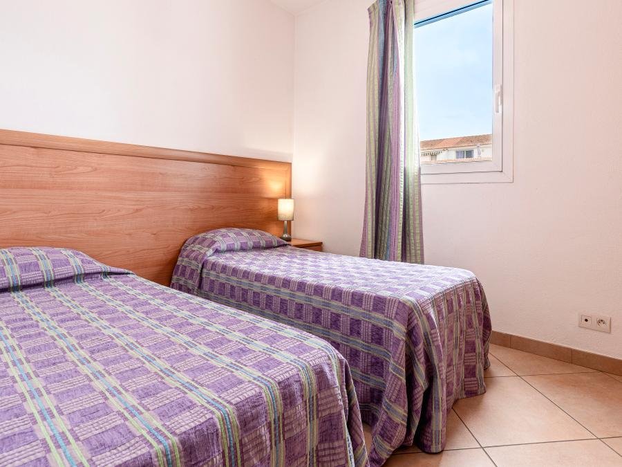Camping Pas Cher vous présente avec son site Officiel campingpascher.fr, la Résidence Sognu Di Rena - Vacancéole, située sur la commune de San Nicolao dans le département Corse Du Nord (Corse) en France. La résidence Sognu Di Rena - Vacancéole, vous présente un hébergement de type appartement de 65 m² pour 8 personnes avec climatisation et télévision. La résidence Sognu Di Rena - Vacancéole vous propose du sam. 12 septembre au sam. 19 septembre 2026, en promotion à -20% pour 7 nuits à 676,80 € au lieu de 846,0 € soit une Économie de 169,20 €. Cette location propose 48 dates différentes pour réserver votre séjour. Découvrez également les 5 autres gammes d'hébergements de la résidence. Les Avis clients pour la Résidence Sognu Di Rena - Vacancéole sont excellents avec une note moyenne de 8 sur 10. Mer, Piscine extérieure, Aire de jeux enfants, Jet-ski, Ping-pong, Randonnée, Surf, Voile, Bar, Snack/Bar,... En savoir plus : cliquez-ICI.