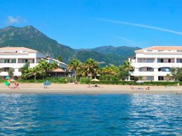 Camping Pas Cher vous présente avec son site Officiel campingpascher.fr, la Résidence Sognu Di Rena - Vacancéole, située sur la commune de San Nicolao dans le département Corse Du Nord (Corse) en France. La résidence Sognu Di Rena - Vacancéole, vous présente un hébergement de type appartement de 35 m² avec climatisation et télévision. La résidence Sognu Di Rena - Vacancéole vous proposeun séjour PAS CHER avec une REMISEdu sam. 16 mai au sam. 23 mai 2026, en promotion à -33% pour 7 nuits à 264,80 € au lieu de 398,8 € soit une Économie de 134 €. Cette location propose 119 dates différentes pour réserver votre séjour. Découvrez également les 5 autres gammes d'hébergements de la résidence. Les Avis clients pour la Résidence Sognu Di Rena - Vacancéole sont excellents avec une note moyenne de 8 sur 10. Mer, Piscine extérieure, Aire de jeux enfants, Jet-ski, Ping-pong, Randonnée, Surf, Voile, Bar, Snack/Bar,... En savoir plus : cliquez-ICI.