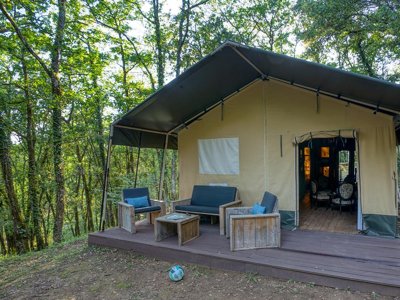 Cliquez pour découvrir toutes les photos de l'HÉBERGEMENT ! tente en toile et bois - Le Pech Charmant photo 7