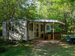 Camping Pas Cher vous présente avec son site Officiel campingpascher.fr, le Camping Le Pech Charmant classé 4 étoiles, situé sur la commune de Les Eyzies De Tayac Sireuil dans le département Dordogne (Aquitaine) en France. Le camping Le Pech Charmant, vous présente un hébergement de type mobil-home de 31 m². Le camping Le Pech Charmant vous propose du mardi 07 avril au mardi 14 avril 2026 pour 7 nuits à 263€. Cette location propose 123 dates différentes pour réserver votre séjour. Découvrez également les 12 autres gammes d'hébergements du camping. Les Avis clients pour le Camping Le Pech Charmant sont excellents avec une note moyenne de 10 sur 10. Bassin enfant, Piscine extérieure, Animation enfants, Animations familiales, Aire de jeux enfants, Centre équestre, Ping-pong, Pétanque, Randonnée, Terrain de football, Terrain de volley-ball, Terrain multisports, Bar, Brasserie, Dépôt de pain, Restaurant,... En savoir plus : cliquez-ICI.