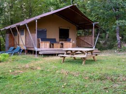 Camping Pas Cher vous présente avec son site Officiel campingpascher.fr, le Camping Le Pech Charmant classé 4 étoiles, situé sur la commune de Les Eyzies De Tayac Sireuil dans le département Dordogne (Aquitaine) en France. Le camping Le Pech Charmant, vous présente un hébergement de type tente de 48 m² pour 2 personnes. Le camping Le Pech Charmant vous propose du mardi 07 avril au mardi 14 avril 2026 pour 7 nuits à 277€. Cette location propose 116 dates différentes pour réserver votre séjour. Découvrez également les 12 autres gammes d'hébergements du camping. Les Avis clients pour le Camping Le Pech Charmant sont excellents avec une note moyenne de 10 sur 10. Bassin enfant, Piscine extérieure, Animation enfants, Animations familiales, Aire de jeux enfants, Centre équestre, Ping-pong, Pétanque, Randonnée, Terrain de football, Terrain de volley-ball, Terrain multisports, Bar, Brasserie, Dépôt de pain, Restaurant,... En savoir plus : cliquez-ICI.