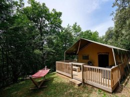 Camping Pas Cher vous présente avec son site Officiel campingpascher.fr, le Camping Le Pech Charmant classé 4 étoiles, situé sur la commune de Les Eyzies De Tayac Sireuil dans le département Dordogne (Aquitaine) en France. Le camping Le Pech Charmant, vous présente un hébergement de type tente de 50 m² pour 2 personnes. Le camping Le Pech Charmant vous propose du mardi 07 avril au mardi 14 avril 2026 pour 7 nuits à 277€. Cette location propose 123 dates différentes pour réserver votre séjour. Découvrez également les 12 autres gammes d'hébergements du camping. Les Avis clients pour le Camping Le Pech Charmant sont excellents avec une note moyenne de 10 sur 10. Bassin enfant, Piscine extérieure, Animation enfants, Animations familiales, Aire de jeux enfants, Centre équestre, Ping-pong, Pétanque, Randonnée, Terrain de football, Terrain de volley-ball, Terrain multisports, Bar, Brasserie, Dépôt de pain, Restaurant,... En savoir plus : cliquez-ICI.