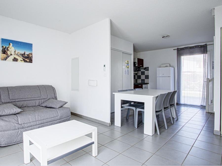 Camping Pas Cher vous présente avec son site Officiel campingpascher.fr, la Résidence Les Demeures De La Massane - Vacancéole classé 3 étoiles, située sur la commune de Argelès-sur-mer dans le département Pyrénées-orientales (Languedoc Roussillon) en France. La résidence Les Demeures De La Massane - Vacancéole, vous présente un hébergement de type maison de 43 m² avec climatisation et télévision. La résidence Les Demeures De La Massane - Vacancéole vous propose du sam. 26 septembre au sam. 03 octobre 2026, en promotion à -14% pour 7 nuits à 397,80 € au lieu de 468,0 € soit une Économie de 70,20 €. Cette location propose 65 dates différentes pour réserver votre séjour. Découvrez également les 13 autres gammes d'hébergements de la résidence. Les Avis clients pour la Résidence Les Demeures De La Massane - Vacancéole sont excellents avec une note moyenne de 8 sur 10. Piscine extérieure, Animation enfants, Animations familiales, Club enfants, Aire de jeux enfants, Canoë-kayak, Cyclisme, Planche à voile, Plongée, Pétanque, Randonnée, Salle de fitness, Dépôt de pain, Snack/Bar,... En savoir plus : cliquez-ICI.