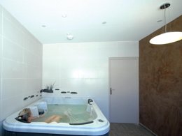 Camping Pas Cher vous présente avec son site Officiel campingpascher.fr, la Résidence Les Demeures De La Massane - Vacancéole classé 3 étoiles, située sur la commune de Argelès-sur-mer dans le département Pyrénées-orientales (Languedoc Roussillon) en France. La résidence Les Demeures De La Massane - Vacancéole, vous présente un hébergement de type appartement de 38 m² pour 4 personnes avec climatisation et télévision. La résidence Les Demeures De La Massane - Vacancéole vous propose du sam. 26 septembre au sam. 03 octobre 2026, en promotion à -29% pour 7 nuits à 325,55 € au lieu de 461,45 € soit une Économie de 135,90 €. Cette location propose 207 dates différentes pour réserver votre séjour. Découvrez également les 13 autres gammes d'hébergements de la résidence. Les Avis clients pour la Résidence Les Demeures De La Massane - Vacancéole sont excellents avec une note moyenne de 8 sur 10. Piscine extérieure, Animation enfants, Animations familiales, Club enfants, Aire de jeux enfants, Canoë-kayak, Cyclisme, Planche à voile, Plongée, Pétanque, Randonnée, Salle de fitness, Dépôt de pain, Snack/Bar,... En savoir plus : cliquez-ICI.