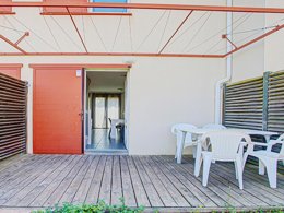 Camping Pas Cher vous présente avec son site Officiel campingpascher.fr, la Résidence Les Demeures De La Massane - Vacancéole classé 3 étoiles, située sur la commune de Argelès-sur-mer dans le département Pyrénées-orientales (Languedoc Roussillon) en France. La résidence Les Demeures De La Massane - Vacancéole, vous présente un hébergement de type maison de 43 m² pour 6 personnes et télévision. La résidence Les Demeures De La Massane - Vacancéole vous propose du sam. 22 août au sam. 29 août 2026, en promotion à -29% pour 7 nuits à 1082,90 € au lieu de 1534,94 € soit une Économie de 452,04 €. Cette location propose 4 dates différentes pour réserver votre séjour. Découvrez également les 13 autres gammes d'hébergements de la résidence. Les Avis clients pour la Résidence Les Demeures De La Massane - Vacancéole sont excellents avec une note moyenne de 8 sur 10. Piscine extérieure, Animation enfants, Animations familiales, Club enfants, Aire de jeux enfants, Canoë-kayak, Cyclisme, Planche à voile, Plongée, Pétanque, Randonnée, Salle de fitness, Dépôt de pain, Snack/Bar,... En savoir plus : cliquez-ICI.