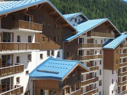 Camping Pas Cher vous présente avec son site Officiel campingpascher.fr, la Résidence La Turra, située sur la commune de Modane dans le département Savoie (Rhône-alpes) en France. La résidence La Turra vous propose un hébergement de type appartement de 32 m² pour 4 personnes (télévision). L'établissement vous propose 6 autres types d'hébergements. Découvrez tous nos séjours à petits prix dans la commune et aux alentours de Modane du département : Savoie (Rhône-alpes). Les Avis clients pour la Résidence La Turra sont excellents avec une note moyenne de 9 sur 10. Piscine chauffée, Piscine extérieure, Cyclisme, Pétanque, Randonnée, Restaurant, Épicerie,... En savoir plus : cliquez-ICI.
