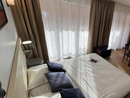 Camping Pas Cher vous présente avec son site Officiel campingpascher.fr, la Résidence Pyrénées 2000 - Vacancéole classé 3 étoiles, située sur la commune de Bolquere dans le département Pyrénées-orientales (Languedoc Roussillon) en France. La résidence Pyrénées 2000 - Vacancéole, vous présente un hébergement de type studio de 25 m² pour 2 personnes et télévision. La résidence Pyrénées 2000 - Vacancéole vous proposeun séjour PAS CHER avec une REMISEdu sam. 05 septembre au sam. 12 septembre 2026, en promotion à -33% pour 7 nuits à 222,40 € au lieu de 334,94 € soit une Économie de 112,54 €. Cette location propose 151 dates différentes pour réserver votre séjour. Découvrez également les 12 autres gammes d'hébergements de la résidence. Les Avis clients pour la Résidence Pyrénées 2000 - Vacancéole sont excellents avec une note moyenne de 8 sur 10. Aire de jeux enfants, Salle de fitness, Boulangerie,... En savoir plus : cliquez-ICI.