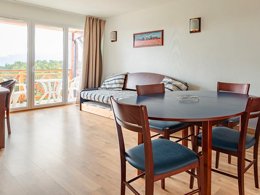 Camping Pas Cher vous présente avec son site Officiel campingpascher.fr, la Résidence Pyrénées 2000 - Vacancéole classé 3 étoiles, située sur la commune de Bolquere dans le département Pyrénées-orientales (Languedoc Roussillon) en France. La résidence Pyrénées 2000 - Vacancéole, vous présente un hébergement de type appartement de 41 m² pour 6 personnes et télévision. La résidence Pyrénées 2000 - Vacancéole vous proposeun séjour PAS CHER avec une REMISEdu sam. 05 septembre au sam. 12 septembre 2026, en promotion à -33% pour 7 nuits à 369,60 € au lieu de 556,63 € soit une Économie de 187,03 €. Cette location propose 144 dates différentes pour réserver votre séjour. Découvrez également les 12 autres gammes d'hébergements de la résidence. Les Avis clients pour la Résidence Pyrénées 2000 - Vacancéole sont excellents avec une note moyenne de 8 sur 10. Aire de jeux enfants, Salle de fitness, Boulangerie,... En savoir plus : cliquez-ICI.