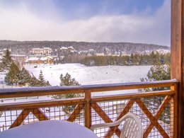 Camping Pas Cher vous présente avec son site Officiel campingpascher.fr, la Résidence Pyrénées 2000 classé 3 étoiles, située sur la commune de Bolquere dans le département Pyrénées-orientales (Languedoc Roussillon) en France. La résidence Pyrénées 2000 vous propose un hébergement de type appartement de 40 m² pour 2 personnes (télévision). L'établissement vous propose 22 autres types d'hébergements. Découvrez tous nos séjours à petits prix dans la commune et aux alentours de Bolquere du département : Pyrénées-orientales (Languedoc Roussillon). Les Avis clients pour la Résidence Pyrénées 2000 sont excellents avec une note moyenne de 8 sur 10. Aire de jeux enfants, Salle de fitness, Boulangerie,... En savoir plus : cliquez-ICI.