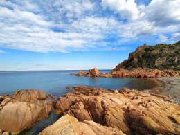 Camping Pas Cher vous présente avec son site Officiel campingpascher.fr, le Camping Coccorrocci, situé sur la commune de Marina Di Gairo dans le département Nuoro (Sardaigne) en Italie. Le camping Coccorrocci vous propose un hébergement de type studio de 35 m² pour 2 personnes avec climatisation. L'établissement vous propose 4 autres types d'hébergements. Découvrez tous nos séjours à petits prix dans la commune et aux alentours de Marina Di Gairo du département : Nuoro (Sardaigne). Piscine extérieure, Aire de jeux enfants, Centre équestre, Bar, Pizzeria,... En savoir plus : cliquez-ICI.