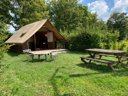 Camping Pas Cher vous présente avec son site Officiel campingpascher.fr, le Camping La Saline classé 3 étoiles, situé sur la commune de Arc Et Senans dans le département Doubs (Franche Comté) en France. Le camping La Saline, vous présente un hébergement de type tente en toile et bois pour 2 personnes. Le camping La Saline vous propose du sam. 02 mai au sam. 09 mai 2026 pour 7 nuits à 440€. Cette location propose 14 dates différentes pour réserver votre séjour. Découvrez également les 15 autres gammes d'hébergements du camping. Les Avis clients pour le Camping La Saline sont excellents avec une note moyenne de 8 sur 10. Rivière, Piscine chauffée, Piscine extérieure, Aire de jeux enfants, Canoë-kayak, Cyclisme, Paddle, Pétanque, Randonnée, Bar, Dépôt de pain, Plats à emporter, Snack/Bar,... En savoir plus : cliquez-ICI.