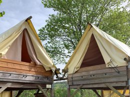 Camping Pas Cher vous présente avec son site Officiel campingpascher.fr, le Camping La Saline classé 3 étoiles, situé sur la commune de Arc Et Senans dans le département Doubs (Franche Comté) en France. Le camping La Saline, vous présente un hébergement de type tente en toile et bois de 5 m². Le camping La Saline vous propose du jeudi 30 avril au jeudi 07 mai 2026 pour 7 nuits à 230€. Cette location propose 129 dates différentes pour réserver votre séjour. Découvrez également les 15 autres gammes d'hébergements du camping. Les Avis clients pour le Camping La Saline sont excellents avec une note moyenne de 8 sur 10. Rivière, Piscine chauffée, Piscine extérieure, Aire de jeux enfants, Canoë-kayak, Cyclisme, Paddle, Pétanque, Randonnée, Bar, Dépôt de pain, Plats à emporter, Snack/Bar,... En savoir plus : cliquez-ICI.