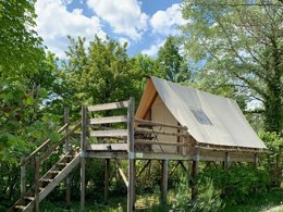 Camping Pas Cher vous présente avec son site Officiel campingpascher.fr, le Camping La Saline classé 3 étoiles, situé sur la commune de Arc Et Senans dans le département Doubs (Franche Comté) en France. Le camping La Saline, vous présente un hébergement de type mobil-home de 18 m² pour 1 personne. Le camping La Saline vous propose du sam. 02 mai au sam. 09 mai 2026 pour 7 nuits à 420€. Cette location propose 14 dates différentes pour réserver votre séjour. Découvrez également les 15 autres gammes d'hébergements du camping. Les Avis clients pour le Camping La Saline sont excellents avec une note moyenne de 8 sur 10. Rivière, Piscine chauffée, Piscine extérieure, Aire de jeux enfants, Canoë-kayak, Cyclisme, Paddle, Pétanque, Randonnée, Bar, Dépôt de pain, Plats à emporter, Snack/Bar,... En savoir plus : cliquez-ICI.