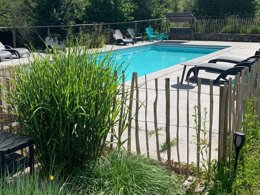 Camping Pas Cher vous présente avec son site Officiel campingpascher.fr, le Camping La Saline classé 3 étoiles, situé sur la commune de Arc Et Senans dans le département Doubs (Franche Comté) en France. Le camping La Saline, vous présente un hébergement de type hébergement insolite. Le camping La Saline vous propose du jeudi 30 avril au jeudi 07 mai 2026 pour 7 nuits à 250€. Cette location propose 128 dates différentes pour réserver votre séjour. Découvrez également les 15 autres gammes d'hébergements du camping. Les Avis clients pour le Camping La Saline sont excellents avec une note moyenne de 8 sur 10. Rivière, Piscine chauffée, Piscine extérieure, Aire de jeux enfants, Canoë-kayak, Cyclisme, Paddle, Pétanque, Randonnée, Bar, Dépôt de pain, Plats à emporter, Snack/Bar,... En savoir plus : cliquez-ICI.