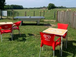 Camping Pas Cher vous présente avec son site Officiel campingpascher.fr, le Camping La Saline classé 3 étoiles, situé sur la commune de Arc Et Senans dans le département Doubs (Franche Comté) en France. Le camping La Saline, vous présente un hébergement de type tente en toile et bois de 5 m². Le camping La Saline vous propose du jeudi 30 avril au jeudi 07 mai 2026 pour 7 nuits à 230€. Cette location propose 129 dates différentes pour réserver votre séjour. Découvrez également les 15 autres gammes d'hébergements du camping. Les Avis clients pour le Camping La Saline sont excellents avec une note moyenne de 8 sur 10. Rivière, Piscine chauffée, Piscine extérieure, Aire de jeux enfants, Canoë-kayak, Cyclisme, Paddle, Pétanque, Randonnée, Bar, Dépôt de pain, Plats à emporter, Snack/Bar,... En savoir plus : cliquez-ICI.