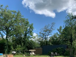 Camping Pas Cher vous présente avec son site Officiel campingpascher.fr, le Camping La Saline classé 3 étoiles, situé sur la commune de Arc Et Senans dans le département Doubs (Franche Comté) en France. Le camping La Saline, vous présente un hébergement de type hébergement insolite pour 2 personnes. Le camping La Saline vous propose du jeudi 30 avril au jeudi 07 mai 2026 pour 7 nuits à 310€. Cette location propose 137 dates différentes pour réserver votre séjour. Découvrez également les 15 autres gammes d'hébergements du camping. Les Avis clients pour le Camping La Saline sont excellents avec une note moyenne de 8 sur 10. Rivière, Piscine chauffée, Piscine extérieure, Aire de jeux enfants, Canoë-kayak, Cyclisme, Paddle, Pétanque, Randonnée, Bar, Dépôt de pain, Plats à emporter, Snack/Bar,... En savoir plus : cliquez-ICI.