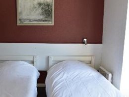 Camping Pas Cher vous présente avec son site Officiel campingpascher.fr, le Village vacances Village Vacances De Carcans-Maubuisson Les Dunes classé 3 étoiles, situé sur la commune de Carcans dans le département Gironde (Aquitaine) en France. Le village vacances Village Vacances De Carcans-Maubuisson Les Dunes vous propose un hébergement de type chambre de 25 m² pour 2 personnes (télévision). L'établissement vous propose 7 autres types d'hébergements. Découvrez tous nos séjours à petits prix dans la commune et aux alentours de Carcans du département : Gironde (Aquitaine). Les Avis clients pour le Village vacances Village Vacances De Carcans-Maubuisson Les Dunes sont de 7 sur 10. Piscine chauffée, Piscine couverte, Animations familiales, Club ados, Club enfants, Aire de jeux enfants, Canoë-kayak, Court de tennis, Cyclisme, Ping-pong, Planche à voile, Pédalo, Pétanque, Randonnée, Surf, Bar, Plats à emporter, Restaurant, Épicerie,... En savoir plus : cliquez-ICI.