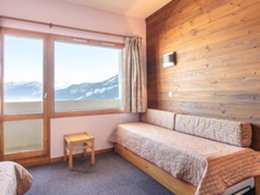 Camping Pas Cher vous présente avec son site Officiel campingpascher.fr, la Résidence Le Sappey - Vacancéole, située sur la commune de Doucy dans le département Savoie (Rhône Alpes) en France. La résidence Le Sappey - Vacancéole, vous présente un hébergement de type appartement de 40 m² et télévision. La résidence Le Sappey - Vacancéole vous proposeun séjour PAS CHER avec une REMISEdu vendredi 26 juin au vendredi 03 juillet 2026, en promotion à -33% pour 7 nuits à 450,40 € au lieu de 678,31 € soit une Économie de 227,91 €. Cette location propose 77 dates différentes pour réserver votre séjour. Découvrez également les 6 autres gammes d'hébergements de la résidence. Les Avis clients pour la Résidence Le Sappey - Vacancéole sont excellents avec une note moyenne de 8 sur 10. Animation enfants, Animations familiales, Randonnée, Snack/Bar,... En savoir plus : cliquez-ICI.