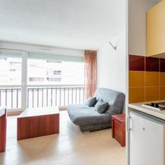 Camping Pas Cher vous présente avec son site Officiel campingpascher.fr, la Résidence Le Saint-Clair, située sur la commune de Le Cap D'agde dans le département Hérault (Languedoc Roussillon) en France. La résidence Le Saint-Clair vous propose un hébergement de type studio de 19 m² pour 2 personnes (télévision). L'établissement vous propose 9 autres types d'hébergements. Découvrez tous nos séjours à petits prix dans la commune et aux alentours de Le Cap D'agde du département : Hérault (Languedoc Roussillon). MerRivièreÉtang, Piscine extérieure, Salle de fitness, Surf, Terrain de beach-volley, Voile,... En savoir plus : cliquez-ICI.