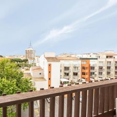 Camping Pas Cher vous présente avec son site Officiel campingpascher.fr, la Résidence Le Saint-Clair, située sur la commune de Le Cap D'agde dans le département Hérault (Languedoc Roussillon) en France. La résidence Le Saint-Clair vous propose un hébergement de type appartement de 45 m² (télévision). L'établissement vous propose 9 autres types d'hébergements. Découvrez tous nos séjours à petits prix dans la commune et aux alentours de Le Cap D'agde du département : Hérault (Languedoc Roussillon). MerRivièreÉtang, Piscine extérieure, Salle de fitness, Surf, Terrain de beach-volley, Voile,... En savoir plus : cliquez-ICI.