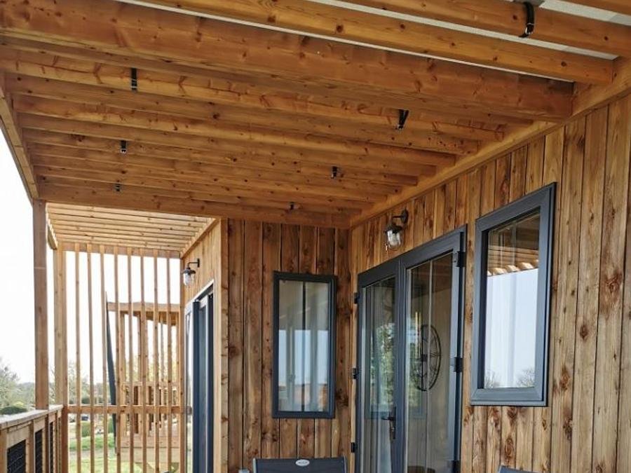Camping Pas Cher vous présente avec son site Officiel campingpascher.fr, le Camping Le Village De Cottages Pôle Du Cheval Et De L'Ane classé 3 étoiles, situé sur la commune de Lignieres dans le département Cher (Centre Val De Loire) en France. Le camping Le Village De Cottages Pôle Du Cheval Et De L'Ane vous propose un hébergement de type chalet de 35 m² pour 6 personnes avec climatisation (télévision). L'établissement vous propose 7 autres types d'hébergements. Découvrez tous nos séjours à petits prix dans la commune et aux alentours de Lignieres du département : Cher (Centre Val De Loire). Les Avis clients pour le Camping Le Village De Cottages Pôle Du Cheval Et De L'Ane sont de 6 sur 10. Piscine chauffée, Piscine extérieure, Aire de jeux enfants, Baby-foot, Piscine, Boulangerie, Supermarché,... En savoir plus : cliquez-ICI.