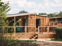 Camping Pas Cher vous présente avec son site Officiel campingpascher.fr, le Camping Le Village De Cottages Pôle Du Cheval Et De L'Ane classé 3 étoiles, situé sur la commune de Lignieres dans le département Cher (Centre Val De Loire) en France. Le camping Le Village De Cottages Pôle Du Cheval Et De L'Ane vous propose un hébergement de type chalet de 14 m² avec climatisation (télévision). L'établissement vous propose 7 autres types d'hébergements. Découvrez tous nos séjours à petits prix dans la commune et aux alentours de Lignieres du département : Cher (Centre Val De Loire). Les Avis clients pour le Camping Le Village De Cottages Pôle Du Cheval Et De L'Ane sont de 6 sur 10. Piscine chauffée, Piscine extérieure, Aire de jeux enfants, Baby-foot, Piscine, Boulangerie, Supermarché,... En savoir plus : cliquez-ICI.