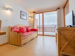 Camping Pas Cher vous présente avec son site Officiel campingpascher.fr, la Résidence Parc Des Airelles classé 3 étoiles, située sur la commune de Les Orres dans le département Hautes-alpes (Provence Alpes Côte D'azur) en France. La résidence Parc Des Airelles, vous présente un hébergement de type appartement de 30 m² et télévision. La résidence Parc Des Airelles vous proposeun séjour PAS CHER avec une REMISEdu sam. 27 juin au sam. 04 juillet 2026, en promotion à -34% pour 7 nuits à 259,35 € au lieu de 399,0 € soit une Économie de 139,65 €. Cette location propose 59 dates différentes pour réserver votre séjour. Découvrez également les 10 autres gammes d'hébergements de la résidence. Lac, Piscine chauffée, Piscine couverte, Baby-foot, Ping-pong, Pétanque, Randonnée, Salle de jeux vidéo, Terrain de badminton, Terrain de football, Dépôt de pain,... En savoir plus : cliquez-ICI.