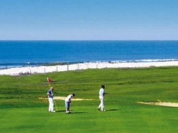 Camping Pas Cher vous présente avec son site Officiel campingpascher.fr, la Résidence Villas Club Royal Aquitaine classé 4 étoiles, située sur la commune de Moliets Et Maa dans le département Landes (Aquitaine) en France. La résidence Villas Club Royal Aquitaine, vous présente un hébergement de type villa de 90 m² et télévision. La résidence Villas Club Royal Aquitaine vous propose du mardi 02 juin au mardi 09 juin 2026, en promotion à -25% pour 7 nuits à 1226,79 € au lieu de 1635,72 € soit une Économie de 408,93 €. Cette location propose 4 dates différentes pour réserver votre séjour. Découvrez également les 2 autres gammes d'hébergements de la résidence. Piscine extérieure, Canoë-kayak, Centre équestre, Court de tennis, Golf, Surf, Bureau de tabac, Station-service,... En savoir plus : cliquez-ICI.