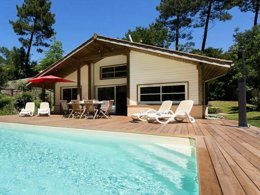 Camping Pas Cher vous présente avec son site Officiel campingpascher.fr, la Résidence Madame Vacances - Villas La Clairière Aux Chevreuils, située sur la commune de Moliets Et Maa dans le département Landes (Aquitaine) en France. La résidence Madame Vacances - Villas La Clairière Aux Chevreuils, vous présente un hébergement de type villa de 110 m² et télévision. La résidence Madame Vacances - Villas La Clairière Aux Chevreuils vous propose du sam. 10 octobre au sam. 17 octobre 2026, en promotion à -25% pour 7 nuits à 1005 € au lieu de 1340,0 € soit une Économie de 335 €. Cette location propose 23 dates différentes pour réserver votre séjour. Découvrez également les 5 autres gammes d'hébergements de la résidence. Piscine extérieure, Canoë-kayak, Court de tennis, Cyclisme, Paddle, Randonnée, Surf, Bar, Boulangerie, Supermarché,... En savoir plus : cliquez-ICI.