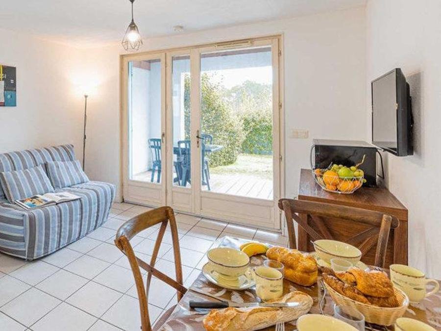 Camping Pas Cher vous présente avec son site Officiel campingpascher.fr, la Résidence Madame Vacances - Les Rives Marines classé 3 étoiles, située sur la commune de Le Teich dans le département Gironde (Aquitaine) en France. La résidence Madame Vacances - Les Rives Marines, vous présente un hébergement de type studio de 27 m² pour 3 personnes et télévision. La résidence Madame Vacances - Les Rives Marines vous proposeun séjour PAS CHER avec une REMISEdu sam. 13 juin au sam. 20 juin 2026, en promotion à -40% pour 7 nuits à 347,40 € au lieu de 579,0 € soit une Économie de 231,60 €. Cette location propose 273 dates différentes pour réserver votre séjour. Découvrez également les 5 autres gammes d'hébergements de la résidence. Les Avis clients pour la Résidence Madame Vacances - Les Rives Marines sont de 7 sur 10. MerRivière, Piscine chauffée, Piscine extérieure, Canoë-kayak, Centre équestre, Cyclisme, Golf, Paddle, Ping-pong, Pétanque, Randonnée, Voile, Dépôt de pain, Pizzeria, Supermarché, Épicerie,... En savoir plus : cliquez-ICI.