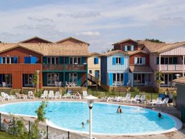 Camping Pas Cher vous présente avec son site Officiel campingpascher.fr, la Résidence Madame Vacances - Les Rives Marines classé 3 étoiles, située sur la commune de Le Teich dans le département Gironde (Aquitaine) en France. La résidence Madame Vacances - Les Rives Marines, vous présente un hébergement de type studio de 27 m² pour 4 personnes et télévision. La résidence Madame Vacances - Les Rives Marines vous proposeun séjour PAS CHER avec une REMISEdu sam. 21 novembre au sam. 28 novembre 2026, en promotion à -35% pour 7 nuits à 226,85 € au lieu de 349,0 € soit une Économie de 122,15 €. Cette location propose 214 dates différentes pour réserver votre séjour. Découvrez également les 5 autres gammes d'hébergements de la résidence. Les Avis clients pour la Résidence Madame Vacances - Les Rives Marines sont de 7 sur 10. MerRivière, Piscine chauffée, Piscine extérieure, Canoë-kayak, Centre équestre, Cyclisme, Golf, Paddle, Ping-pong, Pétanque, Randonnée, Voile, Dépôt de pain, Pizzeria, Supermarché, Épicerie,... En savoir plus : cliquez-ICI.