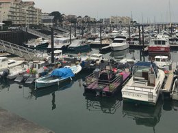 Camping Pas Cher vous présente avec son site Officiel campingpascher.fr, la Résidence Les Rives Marines classé 3 étoiles, située sur la commune de Le Teich dans le département Gironde (Aquitaine) en France. La résidence Les Rives Marines, vous présente un hébergement de type studio de 27 m² pour 4 personnes et télévision. La résidence Les Rives Marines vous proposeun séjour PAS CHER avec une REMISEdu sam. 07 mars au sam. 14 mars 2026, en promotion à -35% pour 7 nuits à 226,85 € au lieu de 349,0 € soit une Économie de 122,15 €. Cette location propose 251 dates différentes pour réserver votre séjour. Découvrez également les 5 autres gammes d'hébergements de la résidence. Les Avis clients pour la Résidence Les Rives Marines sont de 7 sur 10. MerRivière, Piscine chauffée, Piscine extérieure, Canoë-kayak, Centre équestre, Cyclisme, Golf, Paddle, Ping-pong, Pétanque, Randonnée, Voile, Dépôt de pain, Pizzeria, Supermarché, Épicerie,... En savoir plus : cliquez-ICI.