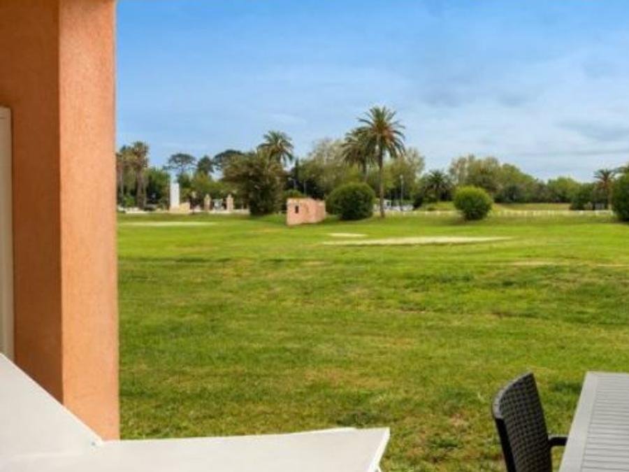 Camping Pas Cher vous présente avec son site Officiel campingpascher.fr, la Résidence SOWELL - Les Perles De Saint Tropez classé 4 étoiles, située sur la commune de Grimaud dans le département Var (Provence Alpes Côte D'azur) en France. La résidence SOWELL - Les Perles De Saint Tropez, vous présente un hébergement de type studio de 30 m² pour 2 personnes avec climatisation et télévision. La résidence SOWELL - Les Perles De Saint Tropez vous propose du mardi 20 octobre au mardi 27 octobre 2026 pour 7 nuits à 776€. Cette location propose 62 dates différentes pour réserver votre séjour. Découvrez également les 5 autres gammes d'hébergements de la résidence. Mer, Piscine extérieure, Centre équestre, Court de tennis, Cyclisme, Golf, Jet-ski, Location de bateaux, Planche à voile, Plongée, Randonnée, Ski nautique, Bar,... En savoir plus : cliquez-ICI.