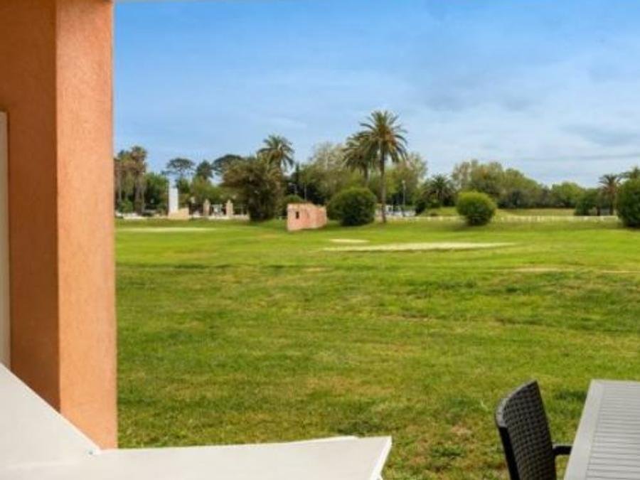Camping Pas Cher vous présente avec son site Officiel campingpascher.fr, la Résidence SOWELL - Les Perles De Saint Tropez classé 4 étoiles, située sur la commune de Grimaud dans le département Var (Provence Alpes Côte D'azur) en France. La résidence SOWELL - Les Perles De Saint Tropez vous propose un hébergement de type appartement de 45 m² avec climatisation (télévision). L'établissement vous propose 5 autres types d'hébergements. Découvrez tous nos séjours à petits prix dans la commune et aux alentours de Grimaud du département : Var (Provence Alpes Côte D'azur). Mer, Piscine extérieure, Centre équestre, Court de tennis, Cyclisme, Golf, Jet-ski, Location de bateaux, Planche à voile, Plongée, Randonnée, Ski nautique, Bar,... En savoir plus : cliquez-ICI.