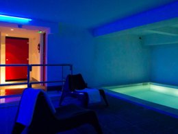 Camping Pas Cher vous présente avec son site Officiel campingpascher.fr, la Résidence SOWELL RésidencesLe Crêt Voland - Les Ménuires classé 4 étoiles, située sur la commune de Les Menuires dans le département Savoie (Rhône Alpes) en France. La résidence SOWELL Résidences Le Crêt Voland - Les Ménuires, vous présente un hébergement de type appartement de 25 m² et télévision. La résidence SOWELL Résidences Le Crêt Voland - Les Ménuires vous propose du dimanche 23 août au dimanche 30 août 2026 pour 7 nuits à 801€. Cette location propose 60 dates différentes pour réserver votre séjour. Découvrez également les 5 autres gammes d'hébergements de la résidence. Piscine couverte, Ping-pong, Randonnée, Salle de fitness, Trampoline,... En savoir plus : cliquez-ICI.