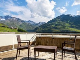 Camping Pas Cher vous présente avec son site Officiel campingpascher.fr, la Résidence Sowell Résidences Pierre Blanche - Les Ménuires classé 4 étoiles, située sur la commune de Les Menuires dans le département Savoie (Rhône Alpes) en France. La résidence Sowell Résidences Pierre Blanche - Les Ménuires, vous présente un hébergement de type studio de 20 m² pour 2 personnes et télévision. La résidence Sowell Résidences Pierre Blanche - Les Ménuires vous propose du dimanche 23 août au dimanche 30 août 2026 pour 7 nuits à 445€. Cette location propose 62 dates différentes pour réserver votre séjour. Découvrez également les 5 autres gammes d'hébergements de la résidence. Rivière, Piscine couverte, Cyclisme, Ping-pong, Randonnée, Salle de fitness, Terrain multisports,... En savoir plus : cliquez-ICI.